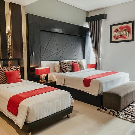 Prima Sr Hotel & Convention Yogyakarta Sleman  Exteriör bild
