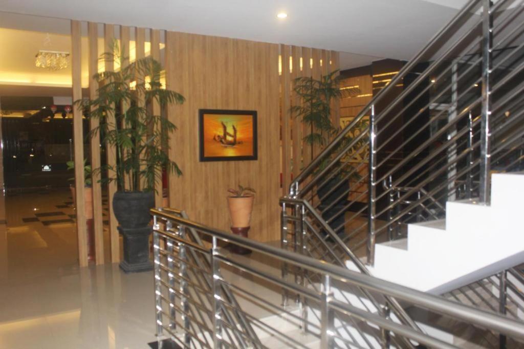 Prima Sr Hotel & Convention Yogyakarta Sleman  Exteriör bild