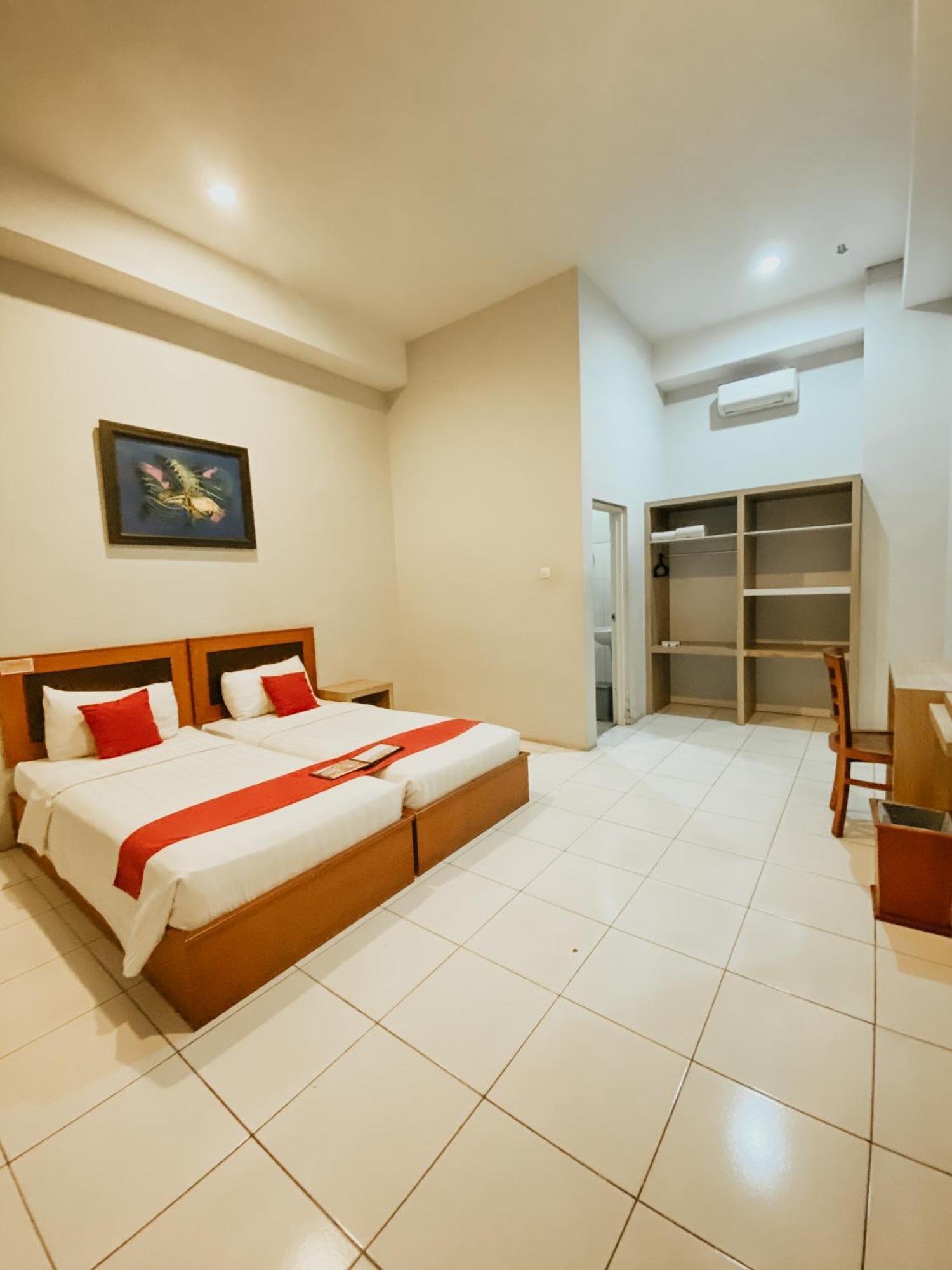 Prima Sr Hotel & Convention Yogyakarta Sleman  Exteriör bild