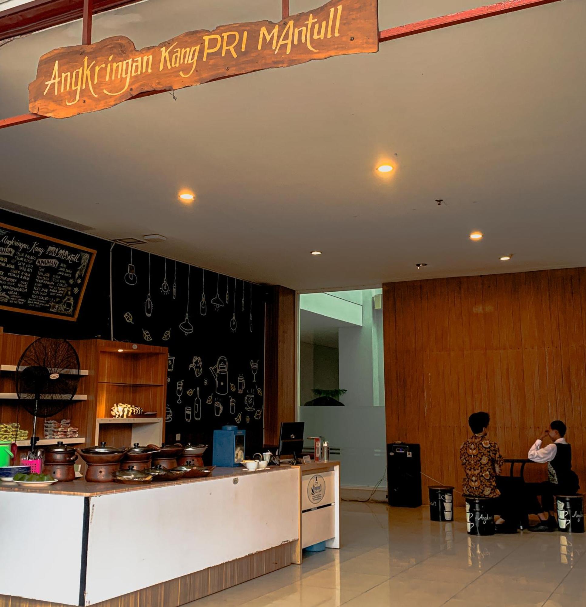 Prima Sr Hotel & Convention Yogyakarta Sleman  Exteriör bild