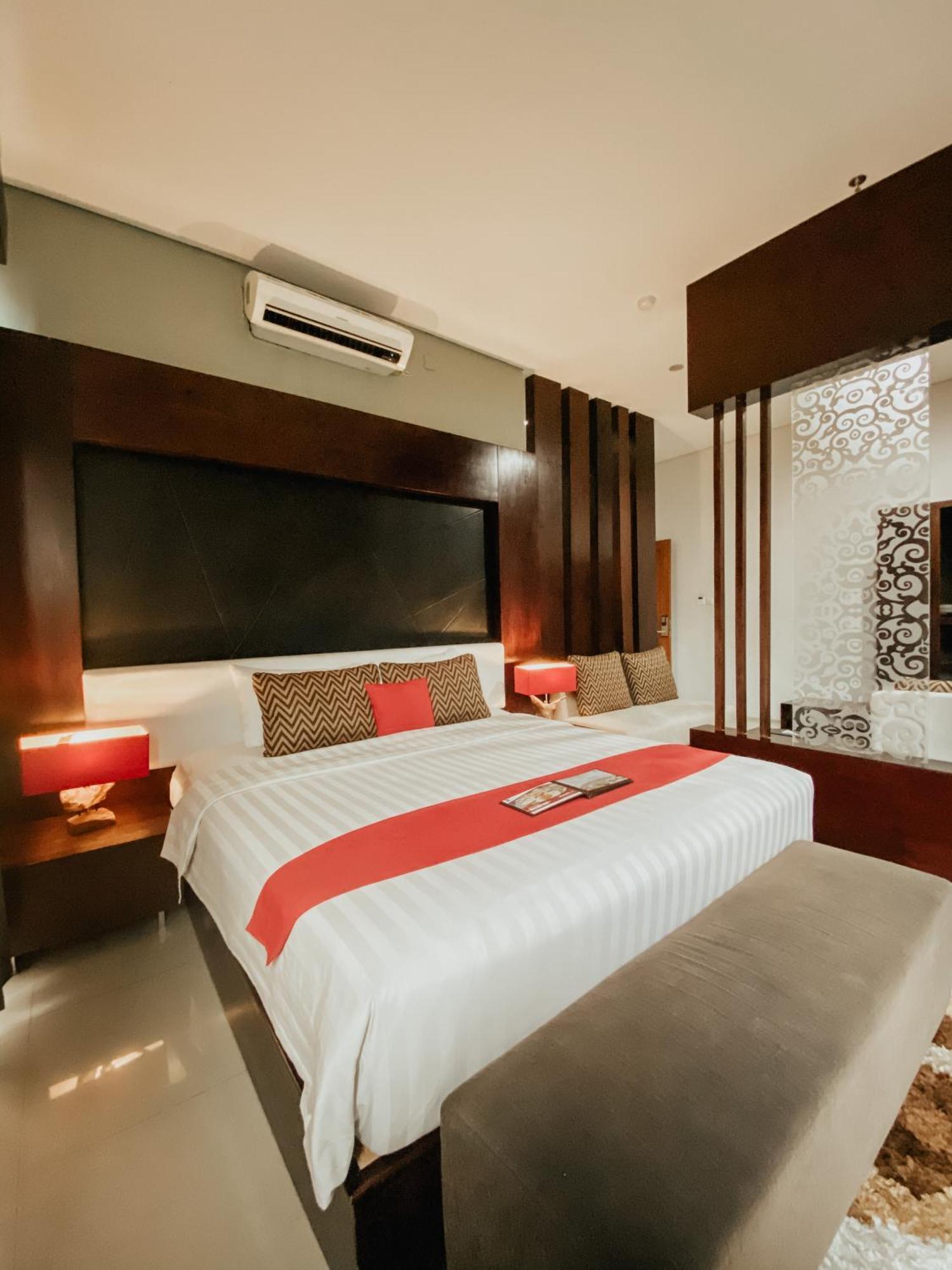 Prima Sr Hotel & Convention Yogyakarta Sleman  Exteriör bild