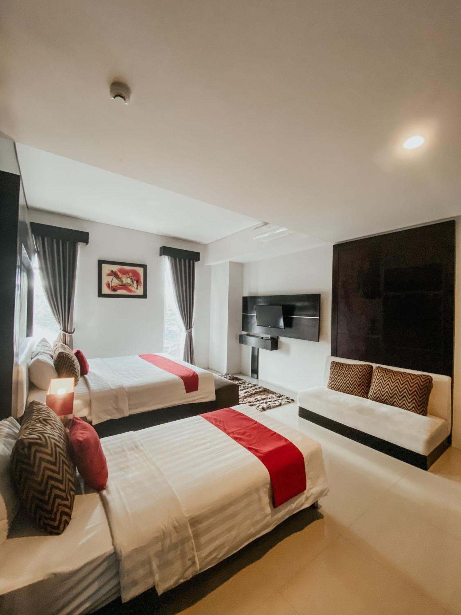 Prima Sr Hotel & Convention Yogyakarta Sleman  Exteriör bild