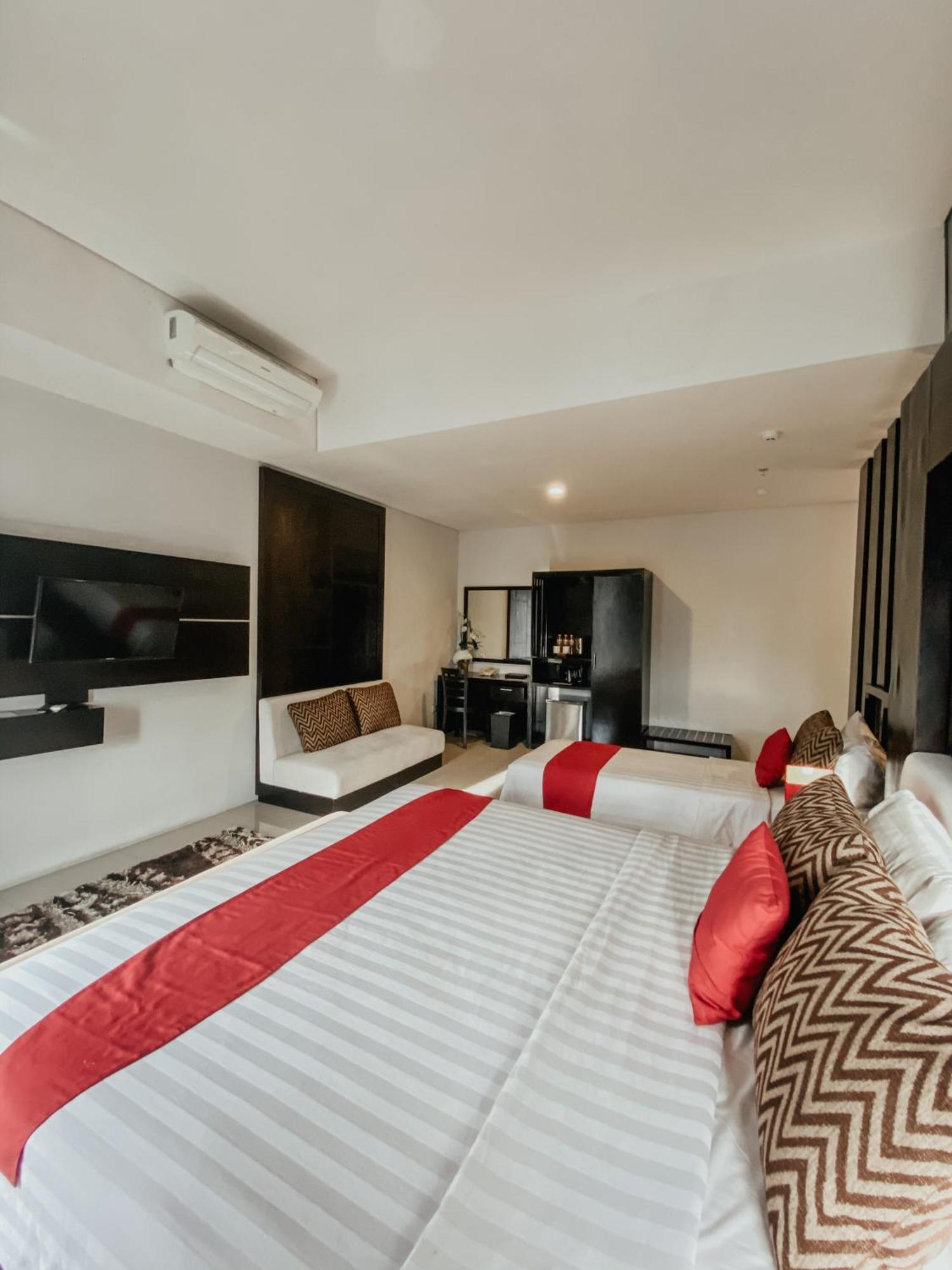 Prima Sr Hotel & Convention Yogyakarta Sleman  Exteriör bild