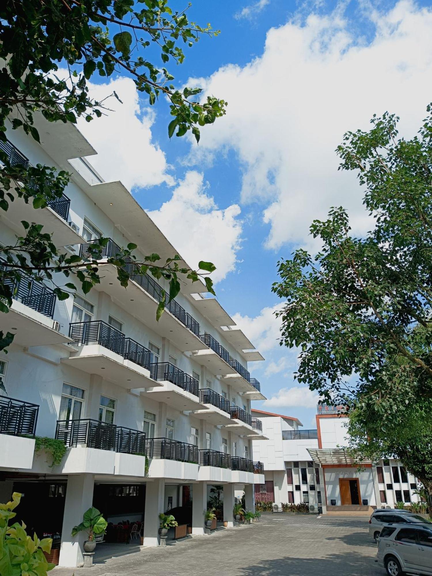 Prima Sr Hotel & Convention Yogyakarta Sleman  Exteriör bild