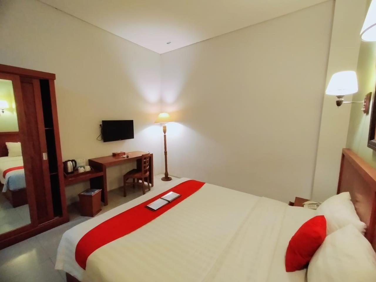 Prima Sr Hotel & Convention Yogyakarta Sleman  Exteriör bild