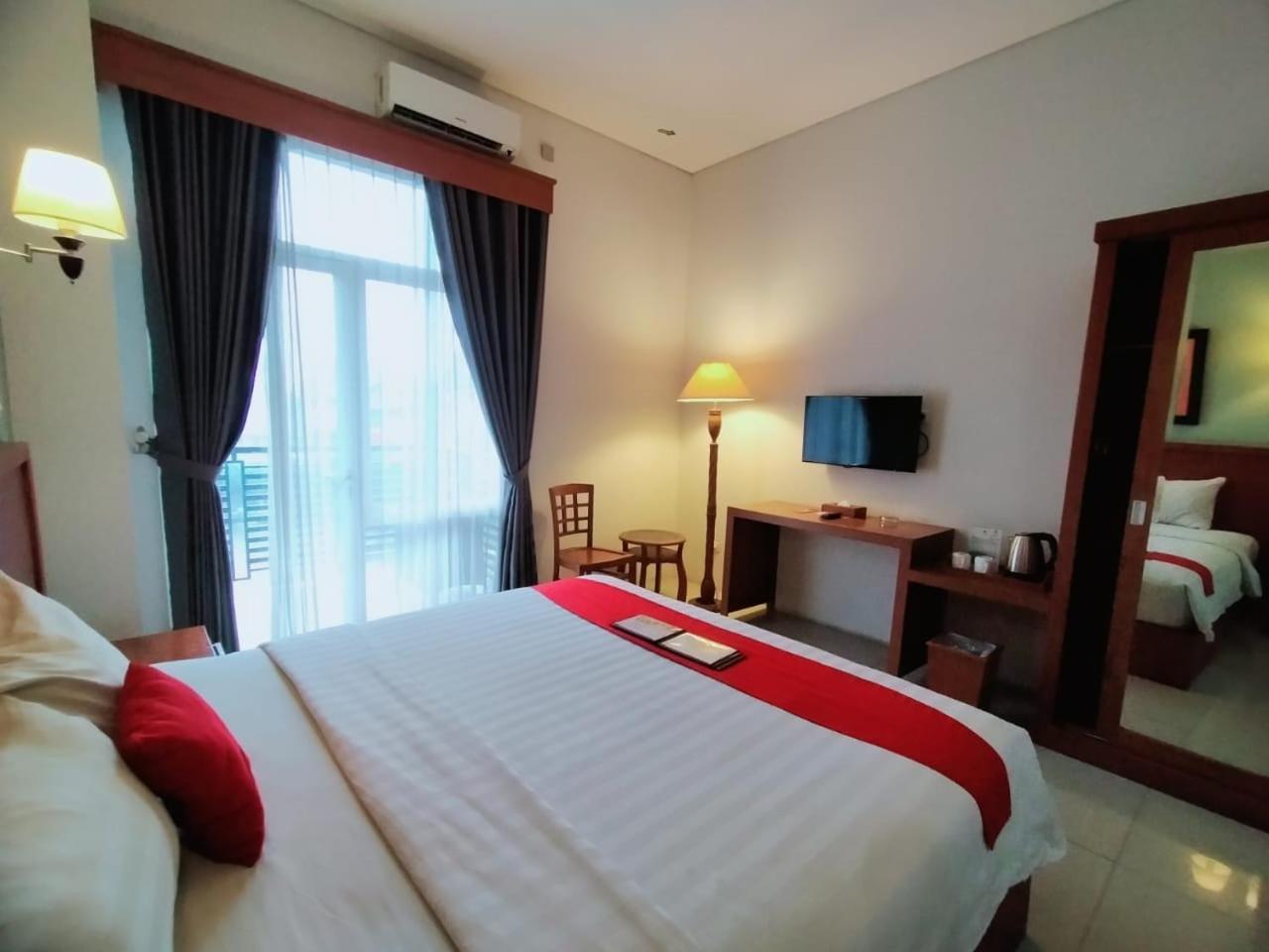Prima Sr Hotel & Convention Yogyakarta Sleman  Exteriör bild
