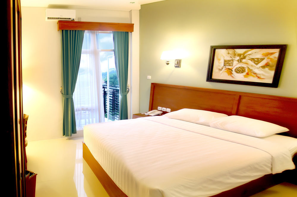 Prima Sr Hotel & Convention Yogyakarta Sleman  Exteriör bild