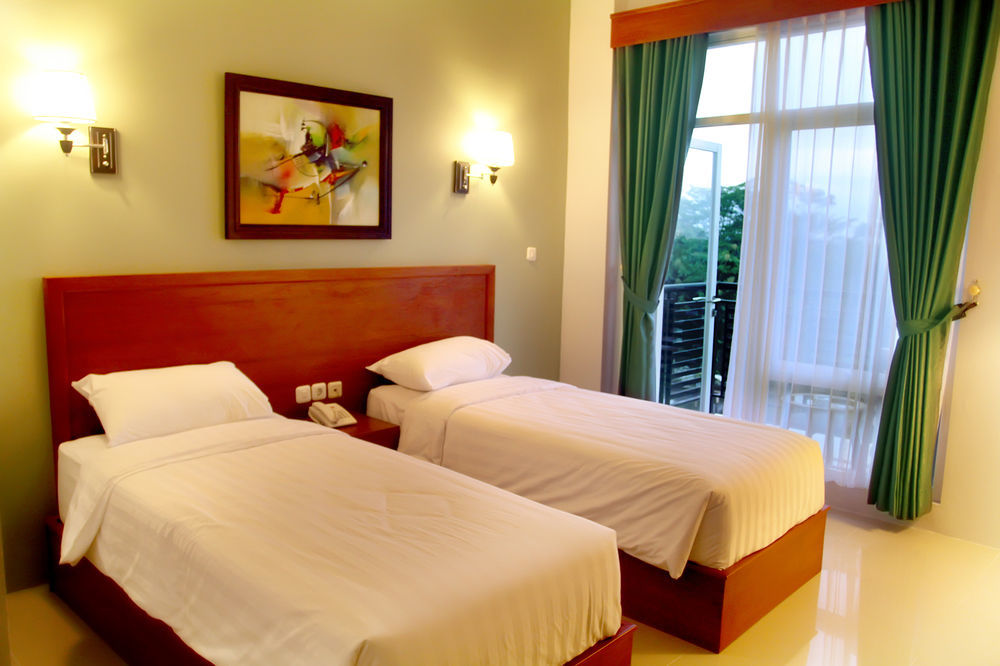 Prima Sr Hotel & Convention Yogyakarta Sleman  Exteriör bild