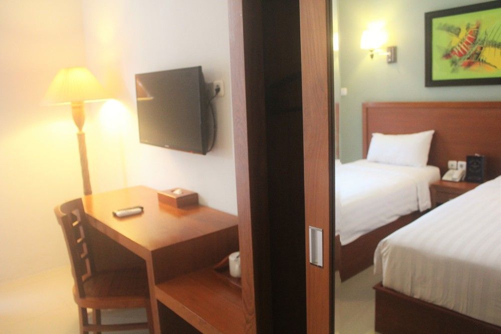 Prima Sr Hotel & Convention Yogyakarta Sleman  Exteriör bild