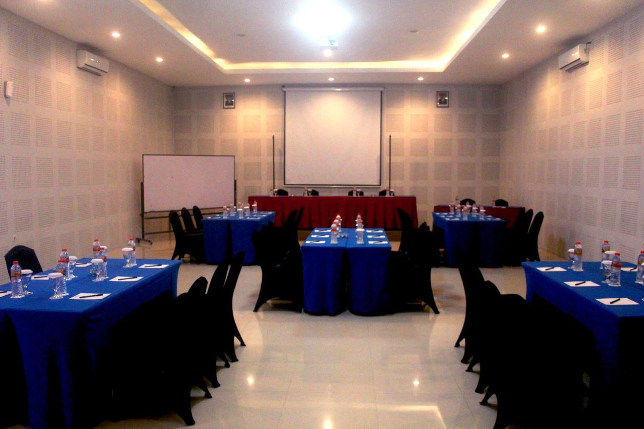 Prima Sr Hotel & Convention Yogyakarta Sleman  Exteriör bild