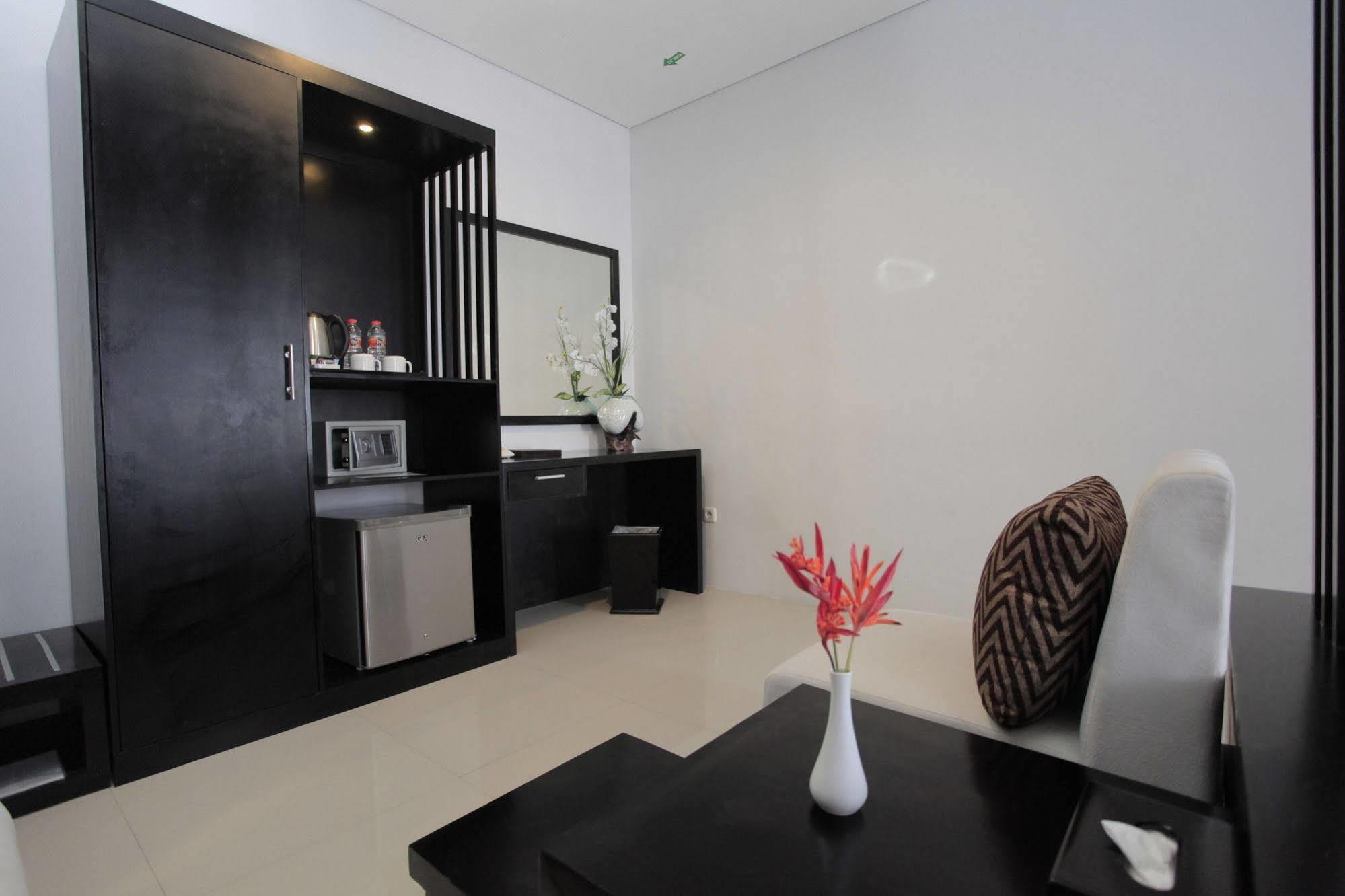 Prima Sr Hotel & Convention Yogyakarta Sleman  Exteriör bild