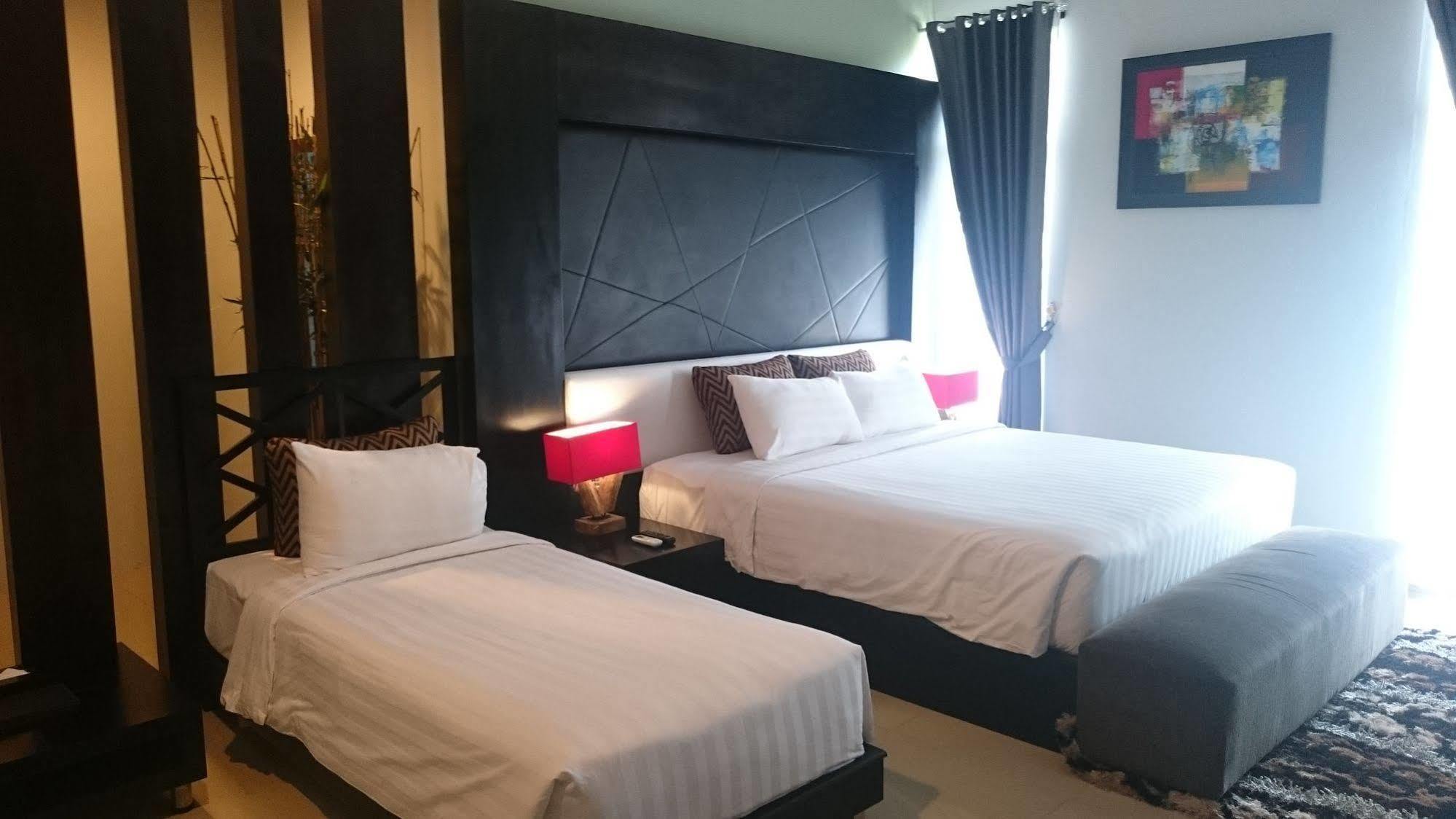 Prima Sr Hotel & Convention Yogyakarta Sleman  Exteriör bild