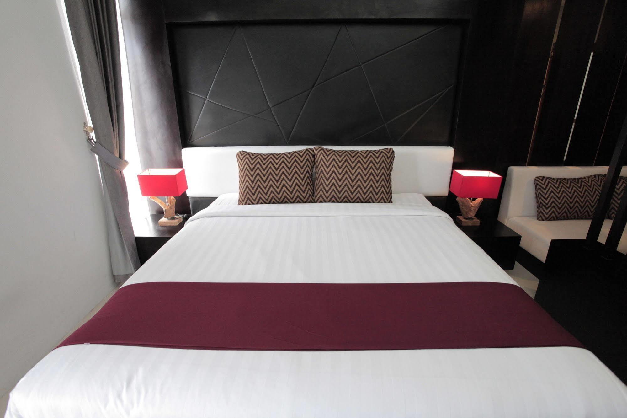 Prima Sr Hotel & Convention Yogyakarta Sleman  Exteriör bild