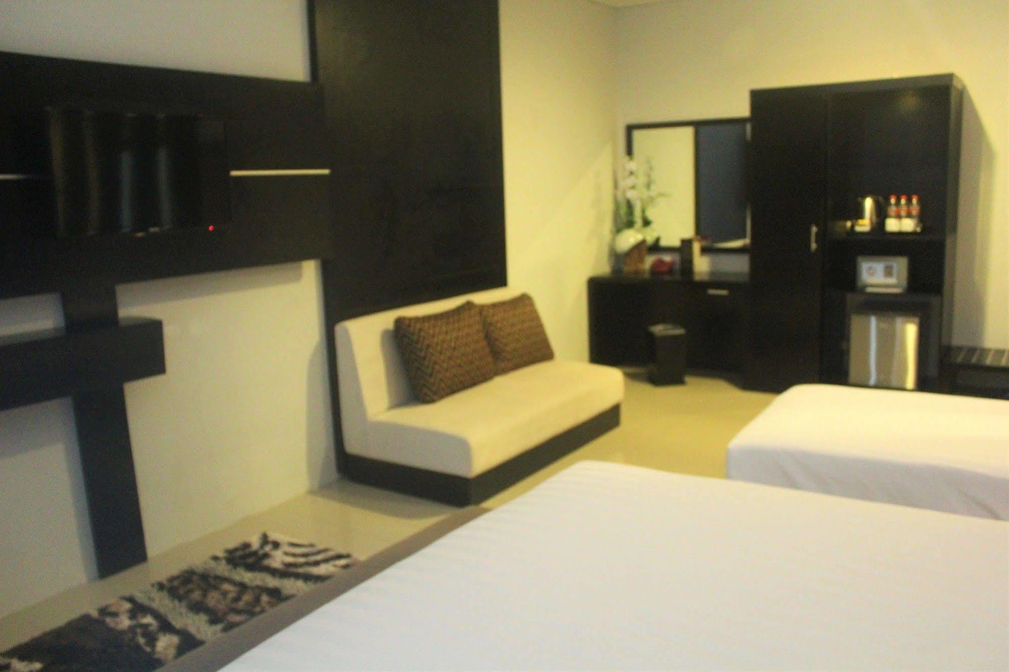 Prima Sr Hotel & Convention Yogyakarta Sleman  Exteriör bild