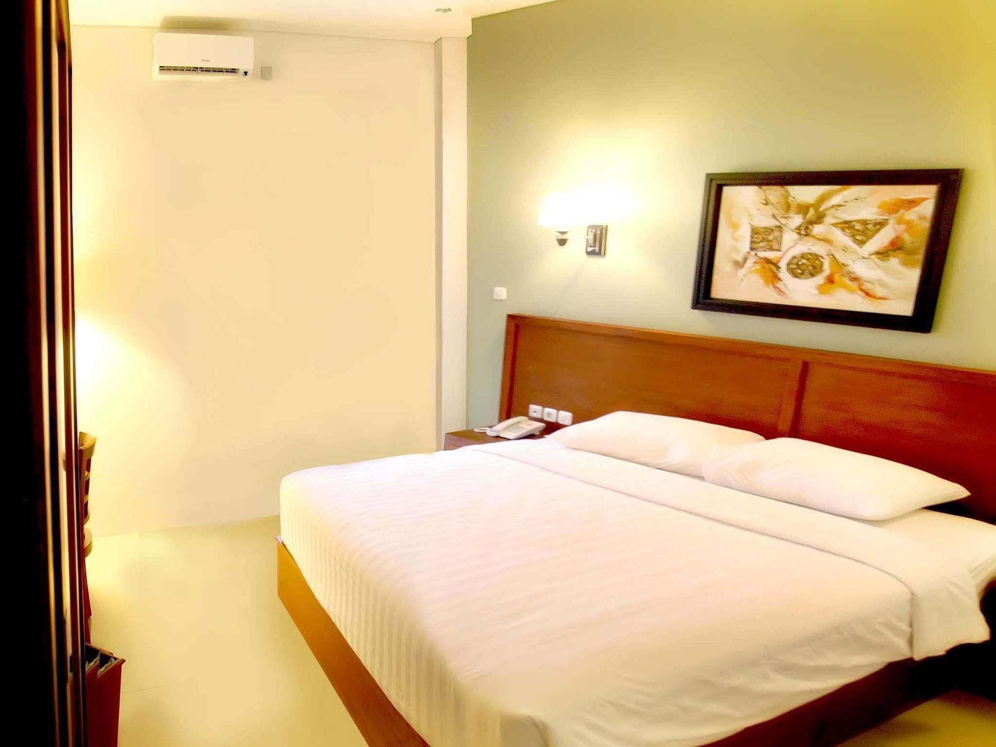Prima Sr Hotel & Convention Yogyakarta Sleman  Exteriör bild