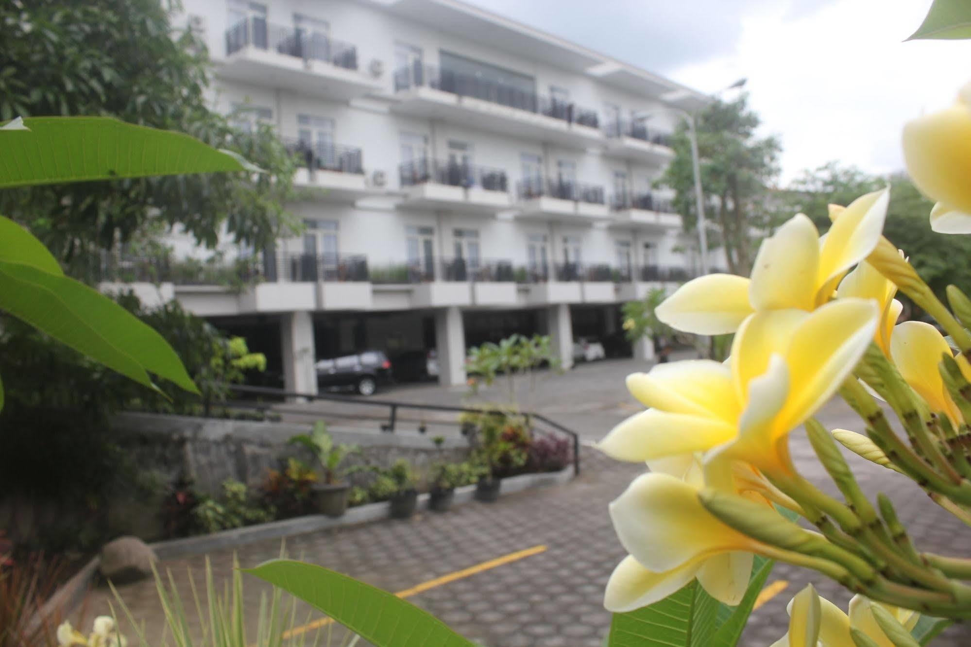 Prima Sr Hotel & Convention Yogyakarta Sleman  Exteriör bild