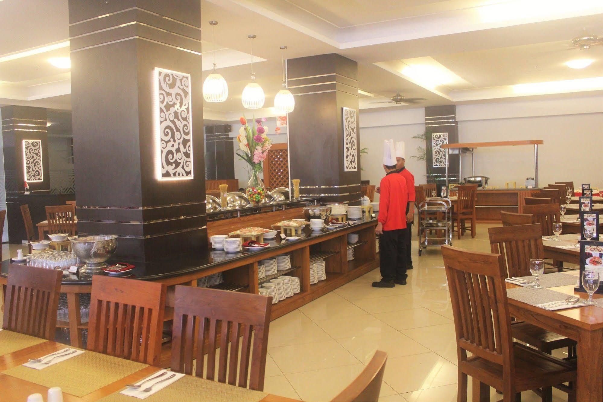 Prima Sr Hotel & Convention Yogyakarta Sleman  Exteriör bild